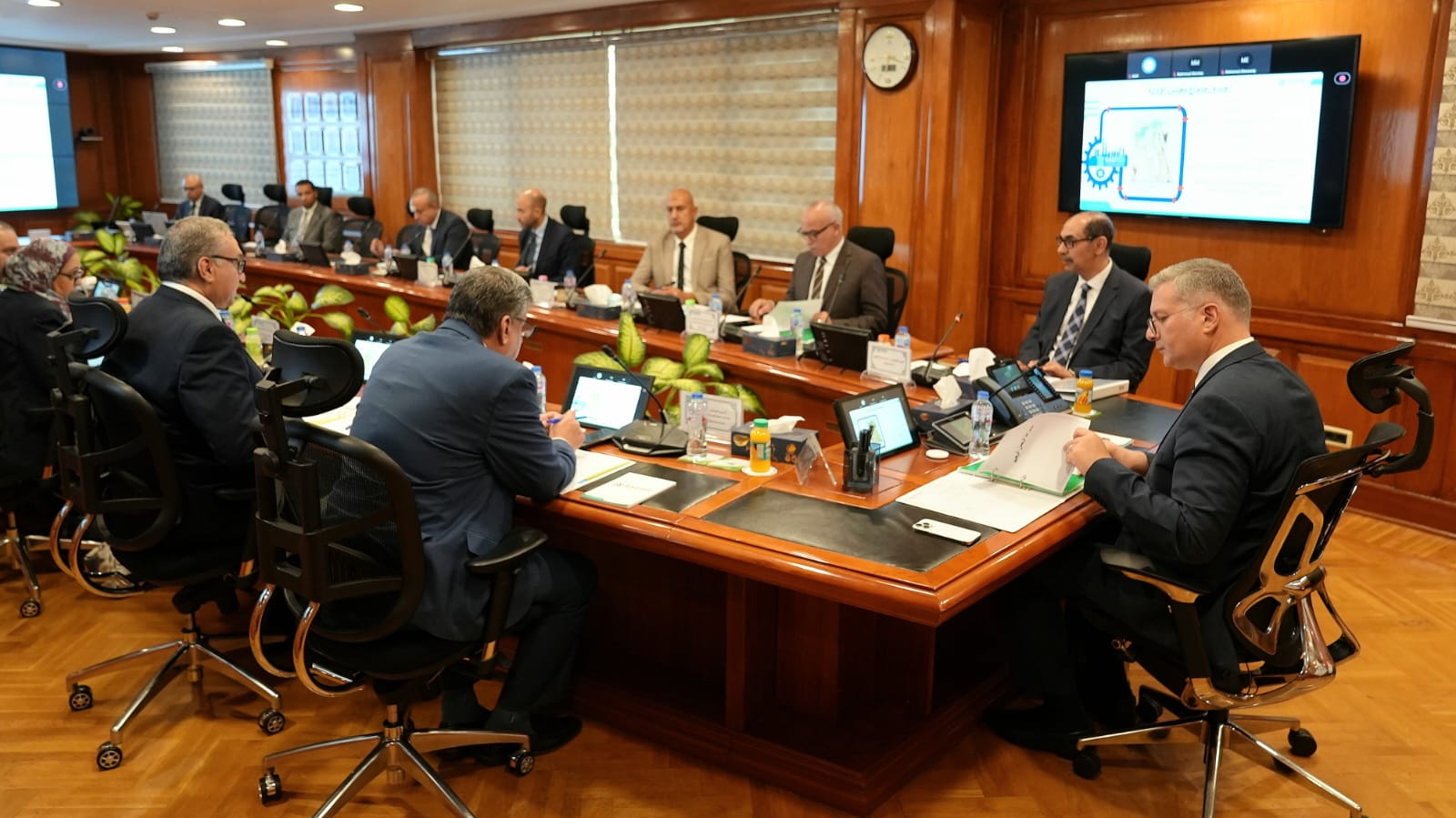 جهاز تنظيم سوق الغاز يناقش دعم التنافسية والصناعة 